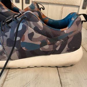Women’s Camo Nike Rosches